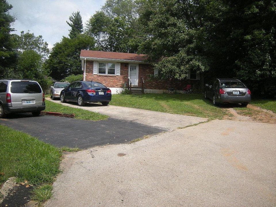 2nd image of 709 Cherry Ct