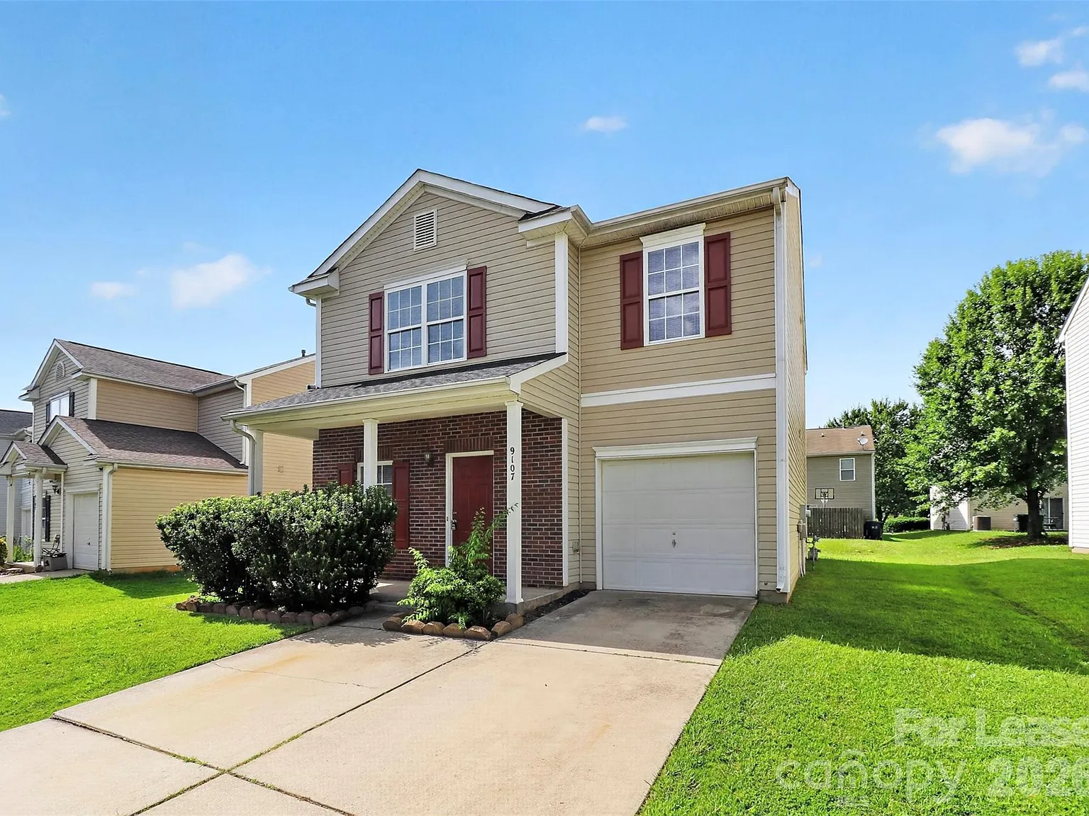 3 bed, 2.5 bath, 1800 sqft, $1,740 — Photo 2