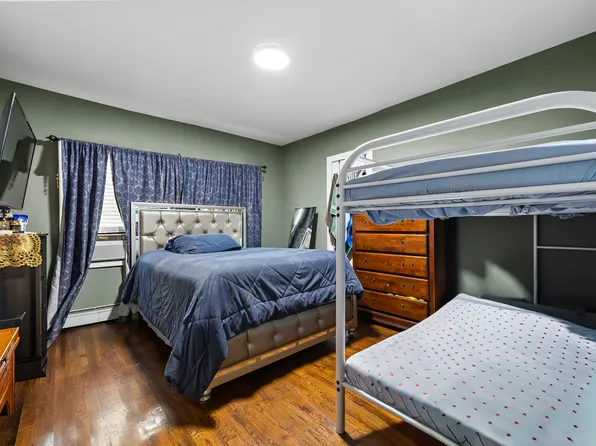 1048 East 94th Street image 12 of 23