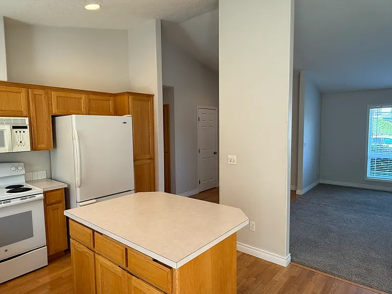 1356 Trent Ave N — Photo 11