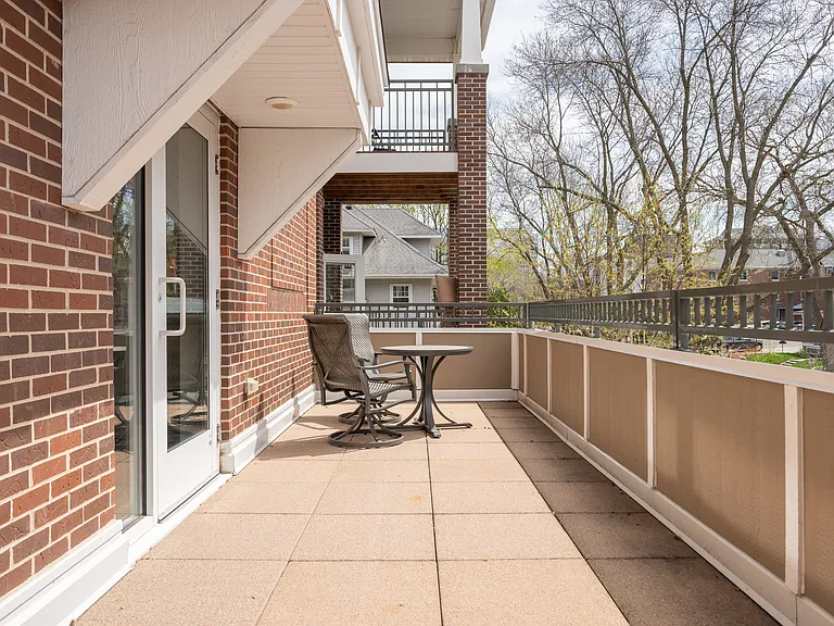 807 1st St SW #200 — Photo 9