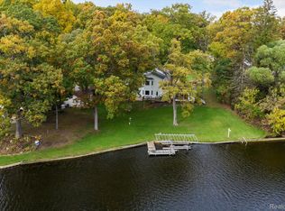 11965 Westshore Dr, Pinckney, MI