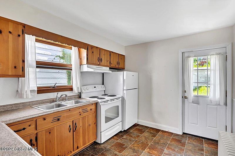 3rd image of 614 3rd Avenue