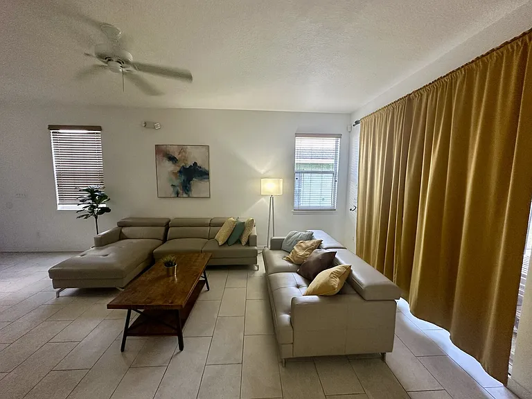 Royal Ridge Dr — Photo 8