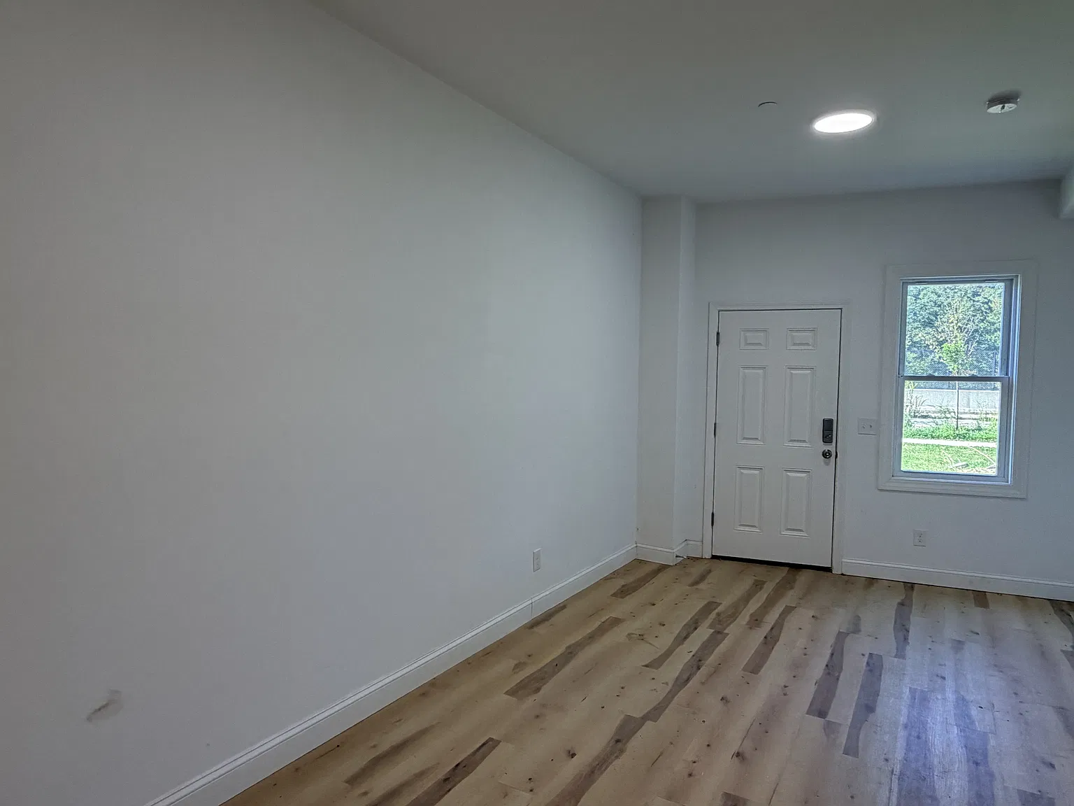 605 Millbury Street - 2R — Photo 4