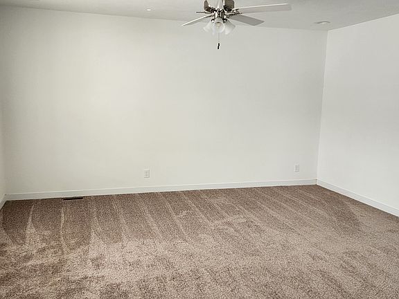 3rd image of 900 W Columbia St #251