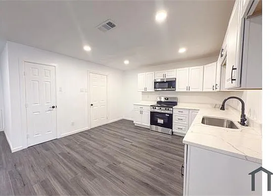418 Clover Ln — Photo 6