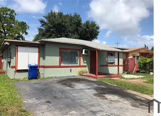 2211 NW 6th Ct — Photo 2
