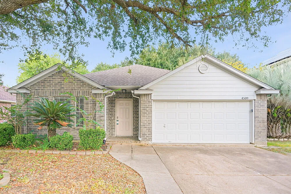 3 bed, 2.0 bath, 1576 sqft, $2,095 — Photo 1