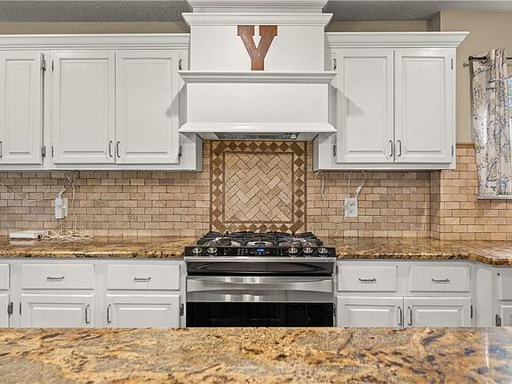 4th image of 127 Woodforest Dr