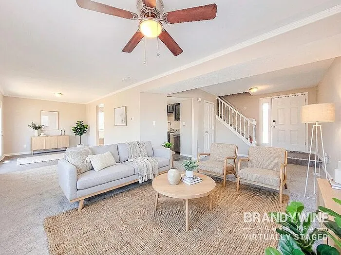 605 Woods Crossing Ln — Photo 3