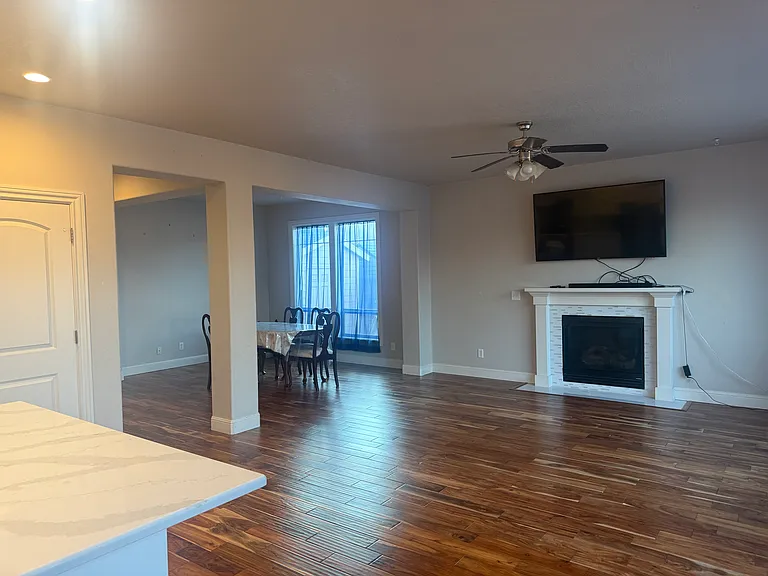2288 Hollywood Dr NE — Photo 7