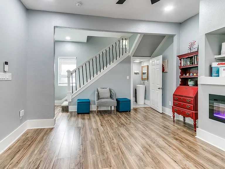 619 E Frank St — Photo 17