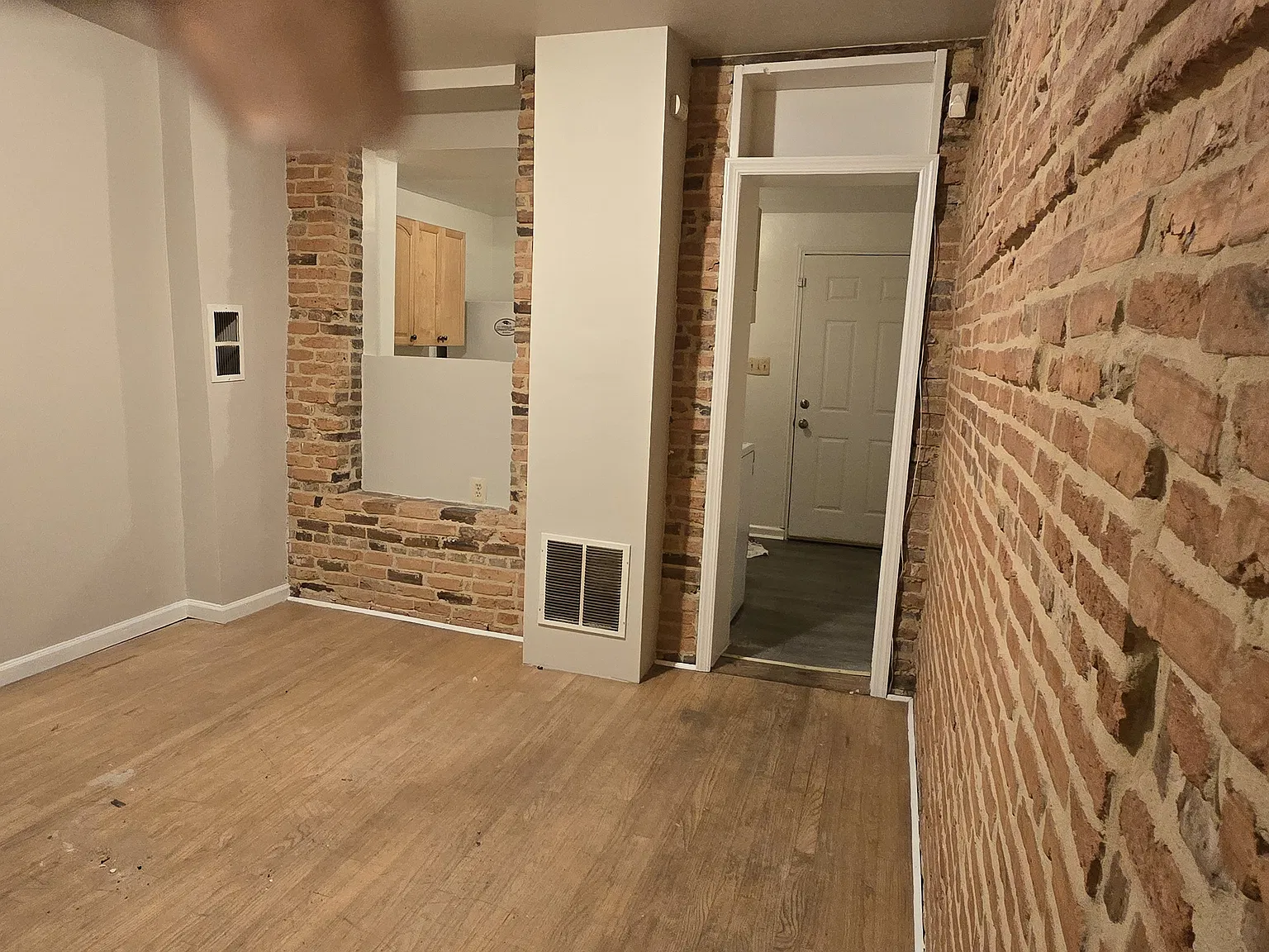 1137 Sargeant St — Photo 3
