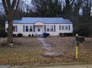 46 E Stephens St, Winder, GA 30680