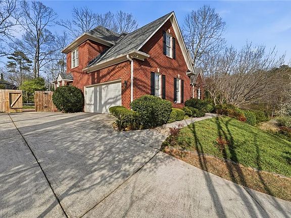 5th image of 3620 Highpoint Rd