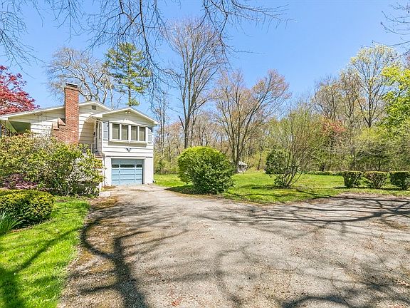 3rd image of 64 Forest Avenue Ext