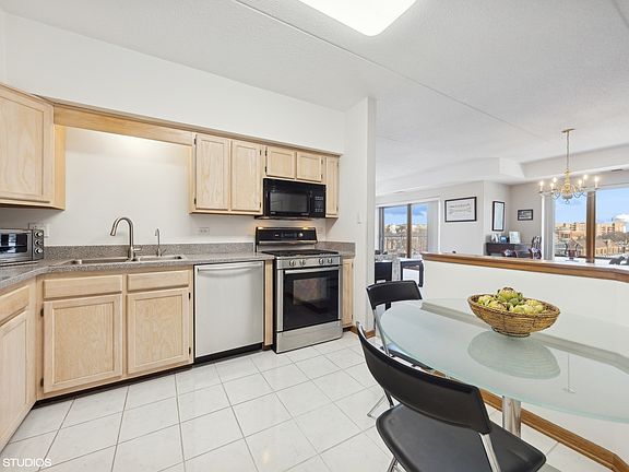 5th image of 14 S Ashland Ave APT 404