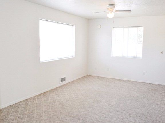 3rd image of 1444 Cambridge Dr