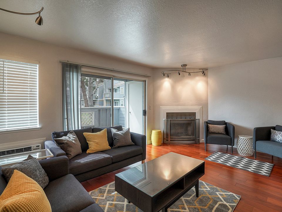 1st image of 1472 Four Oaks Cir