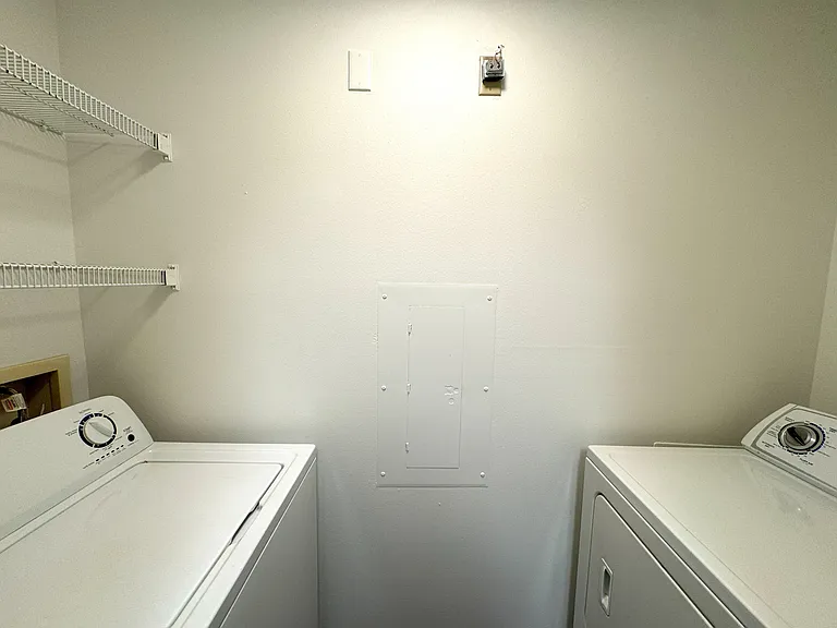 Crown Ridge Apartments — Photo 13