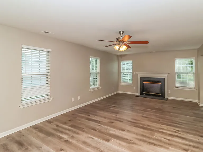 2432 Acadia Ct — Photo 6