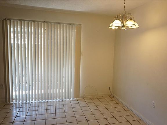 3rd image of 1628 Vintage Dr APT 6