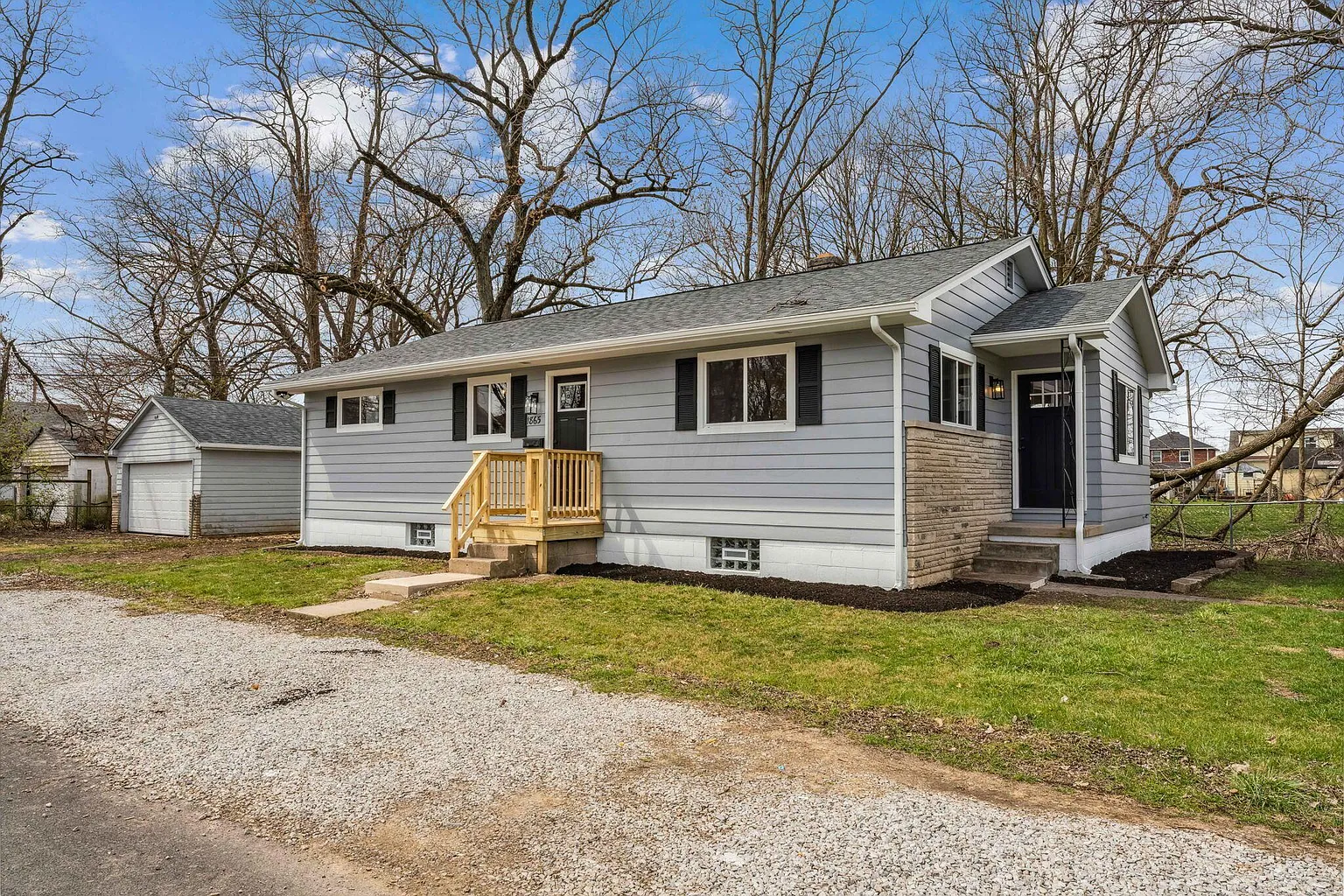 1865 Oakwood Ave photo 1
