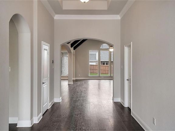 4th image of 500 Bedford Falls Ln