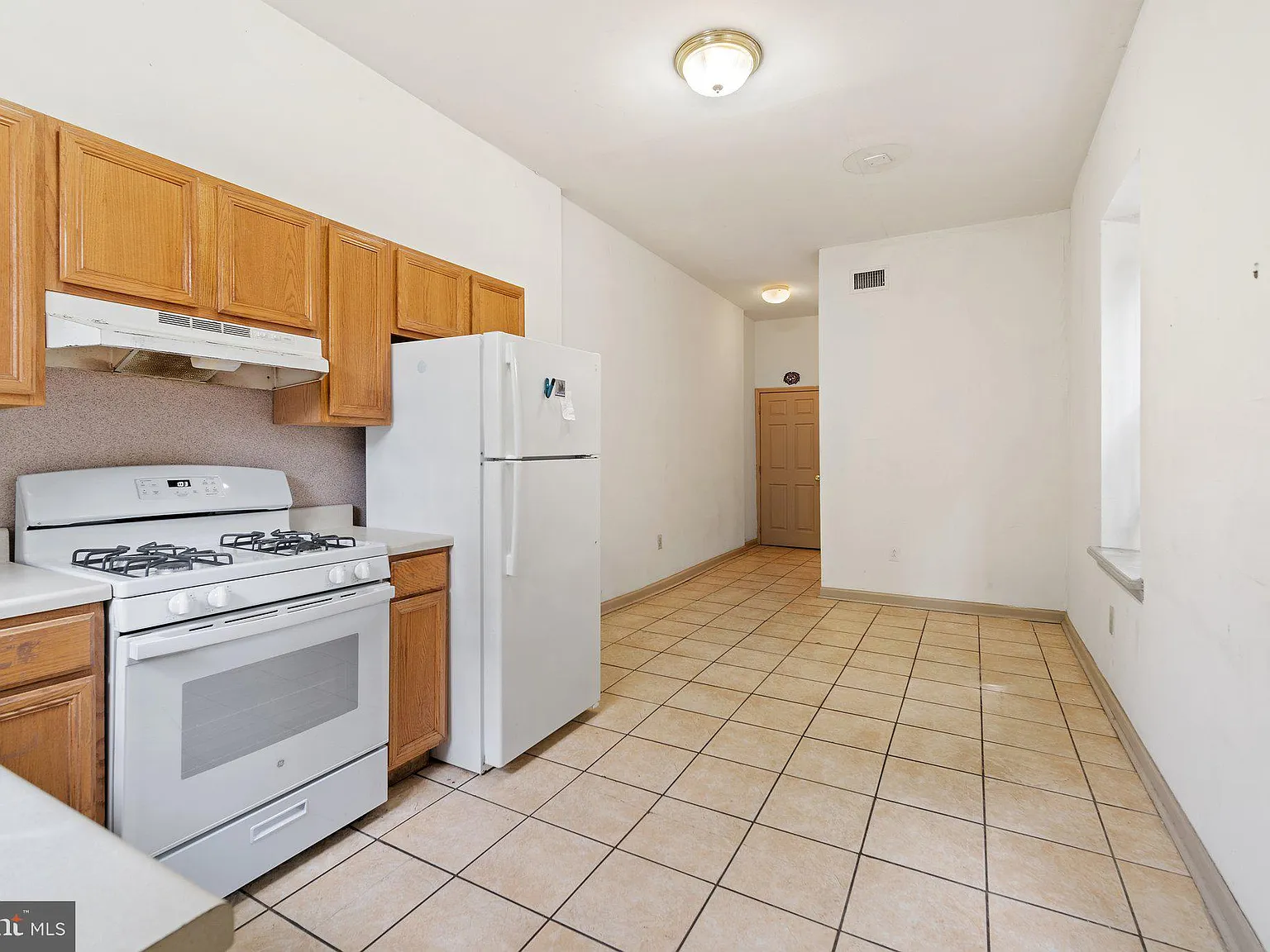 5 bed, 1845 sqft, $2,100 — Photo 2