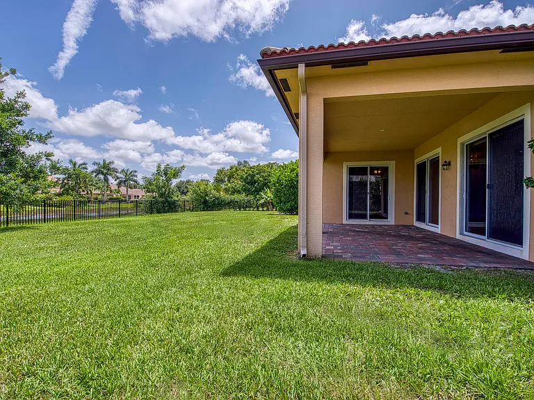 172 Manor Cir — Photo 31