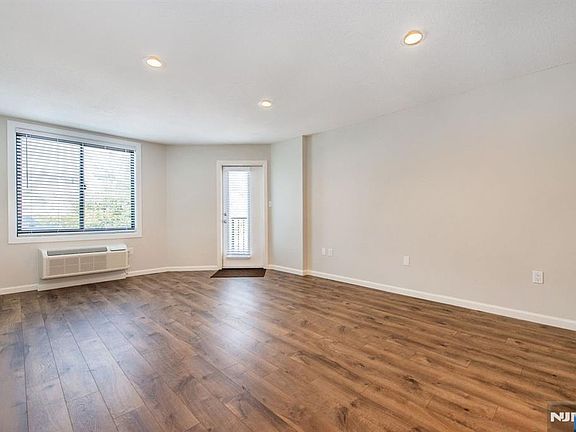 3rd image of 115 Polifly Rd APT 5D