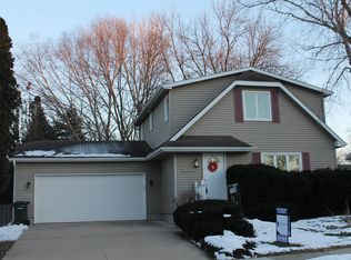 3932 Heritage Rd, Cedar Falls, IA 50613