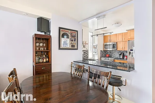Sold by Mdrn Residential | media 2