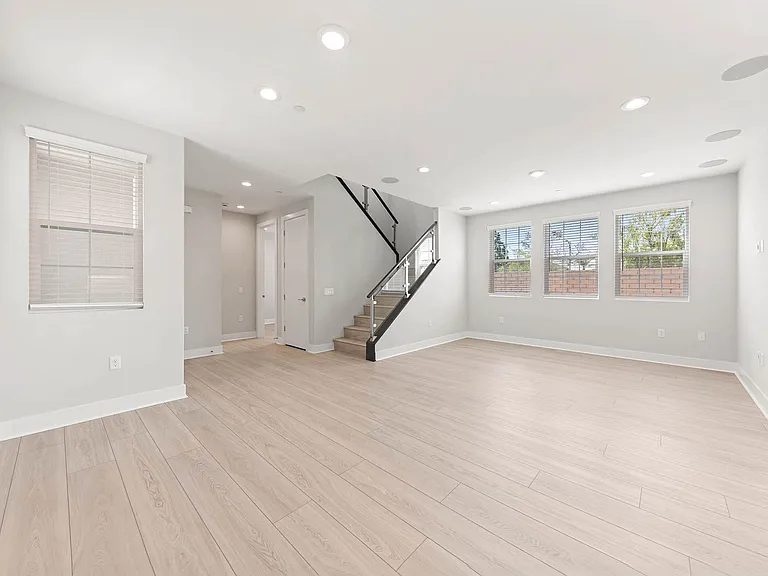 585 Patten Ave — Photo 22