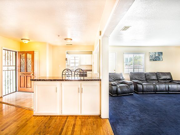 5th image of 710 W Flora St