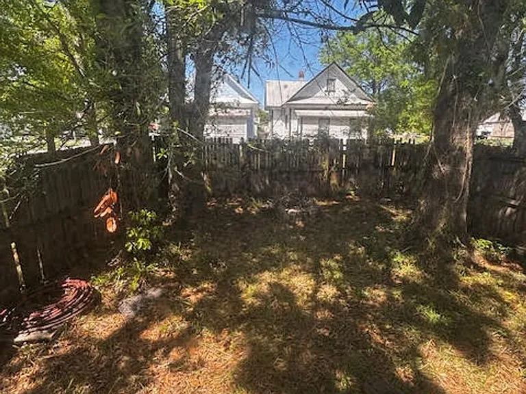 1219 Grothe St — Photo 3