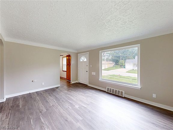 2nd image of 5353 Thomas St