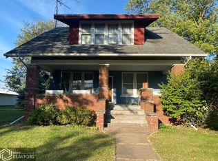 102 S Walnut St, Winfield, IA 52659