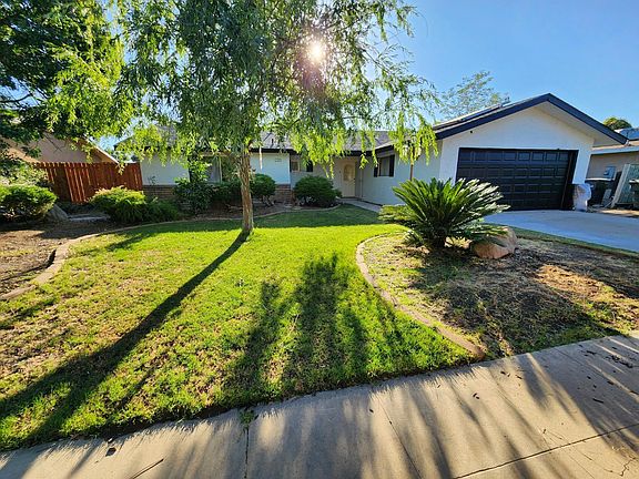 2nd image of 215 N Sylmar Ave