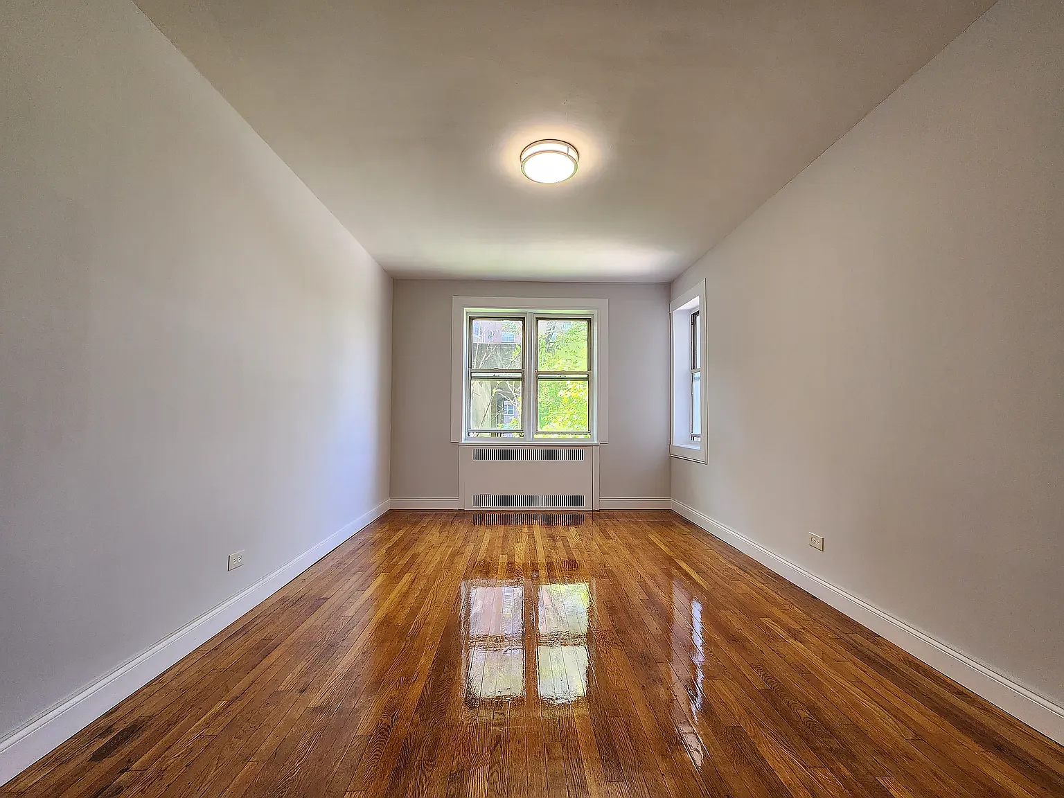 140 Vancortlandt Avenue West — Photo 4