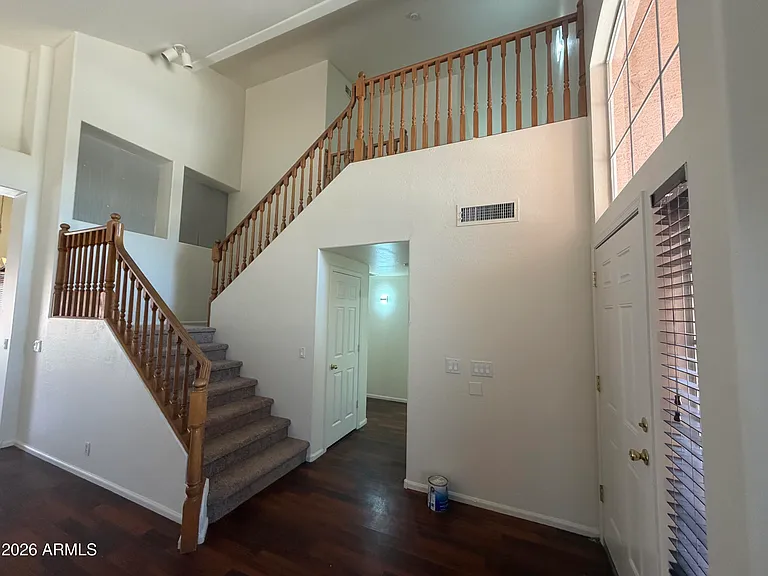 908 N Gregory Pl — Photo 3
