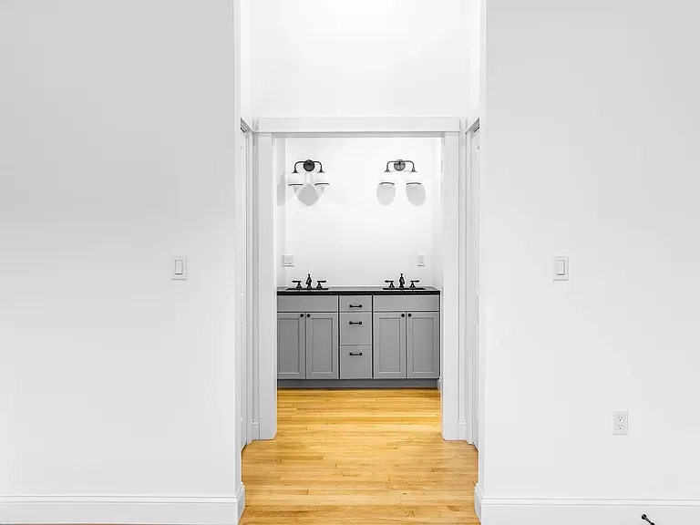 33 State St. — Photo 8