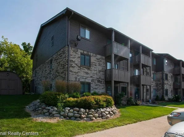 8723 Meadowbrook Dr APT 9, Brighton, MI 48116