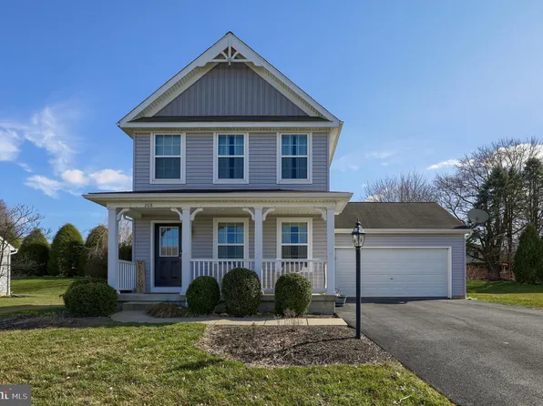 208 Fallowfield Dr, Leola, PA 17540