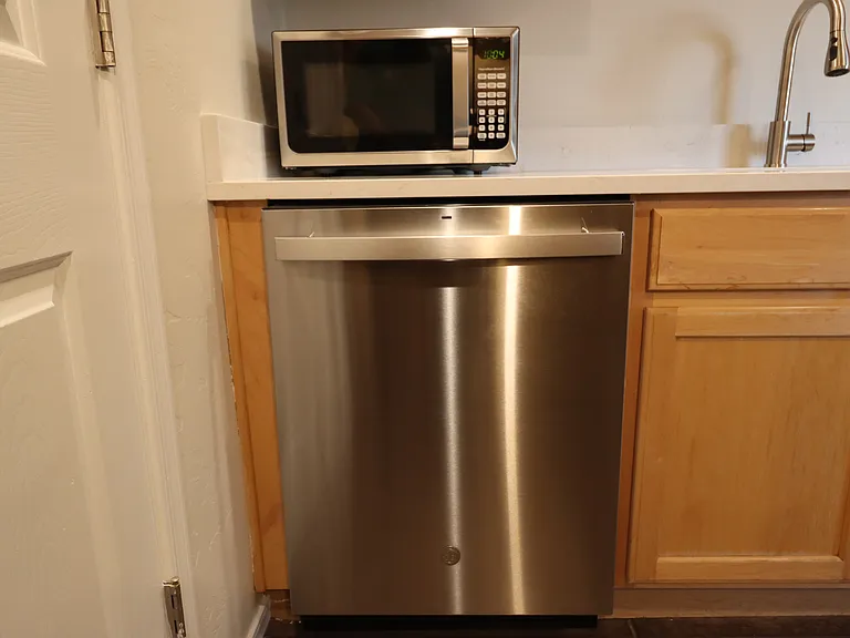 1020 E Silver St — Photo 31