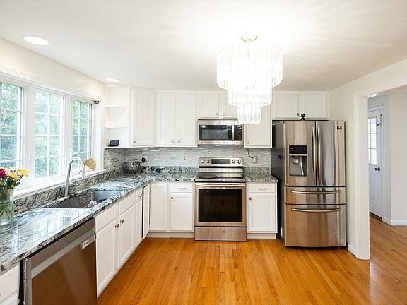 3rd image of 22 Haven Hill Rd