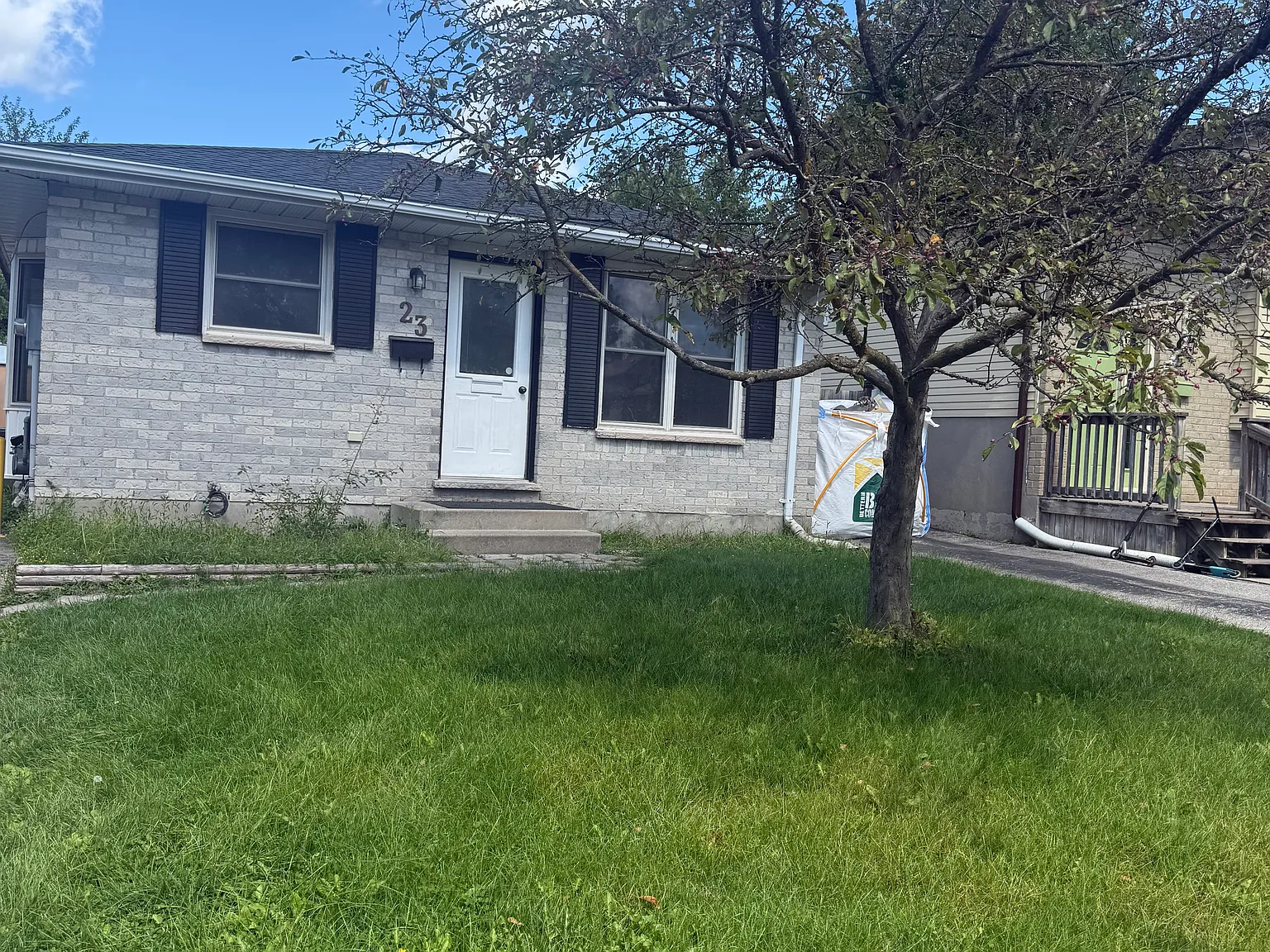 23 Speight Cres — Photo 2