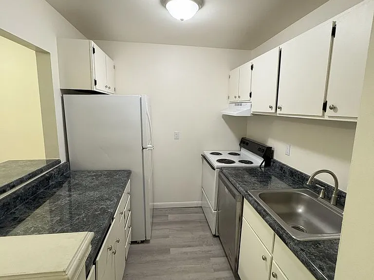 University Park Apartments near Cornell University — Photo 171