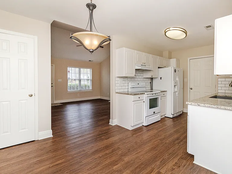 4401 Craven Hill Dr — Photo 10